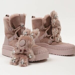 Lonza brand , not UGG , Stylish real  Fur-Trimmed Boots